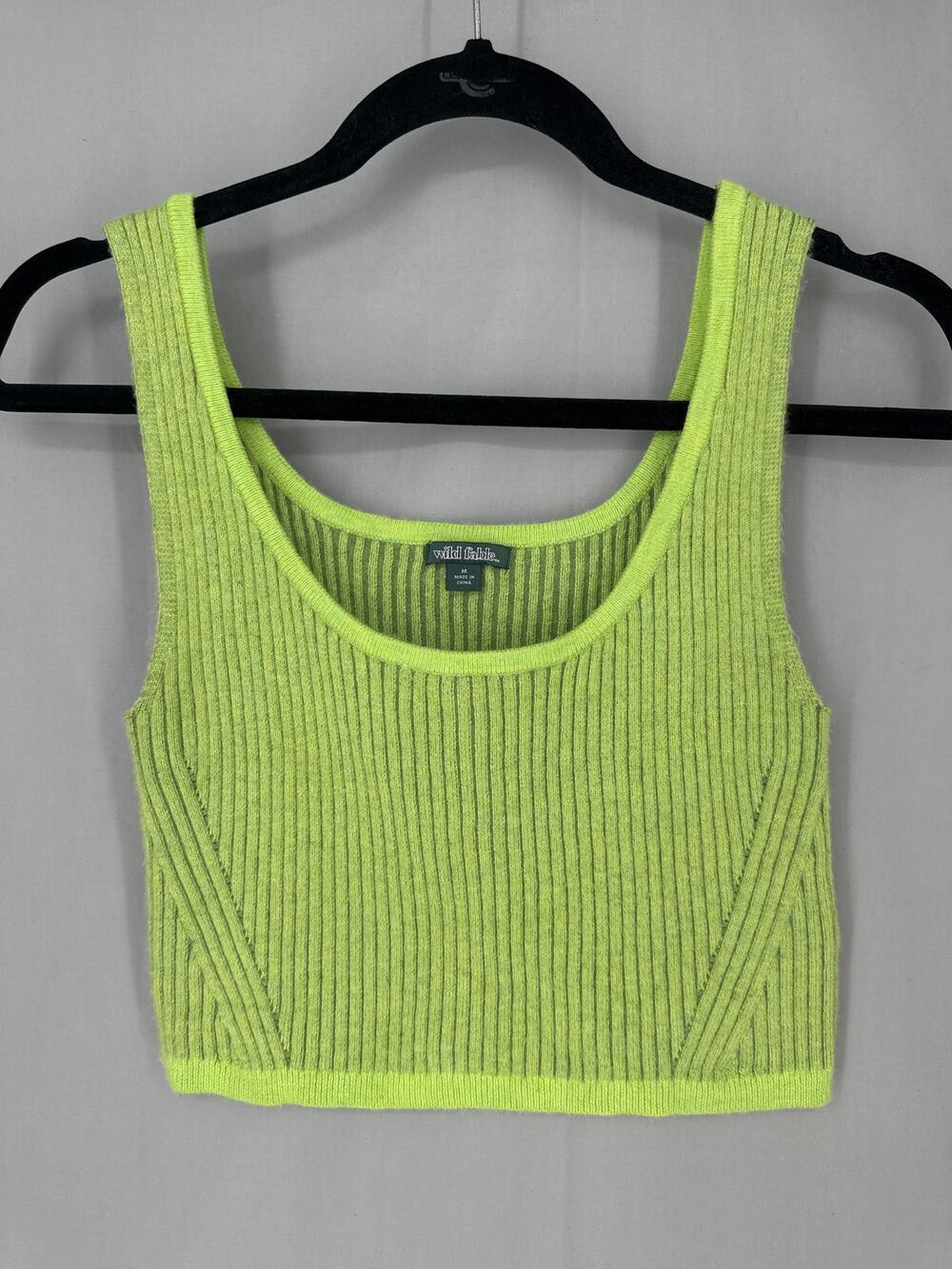 Wild Fable Top Womens Medium Green Knit Tank Soft Cozy Cropped Stretch